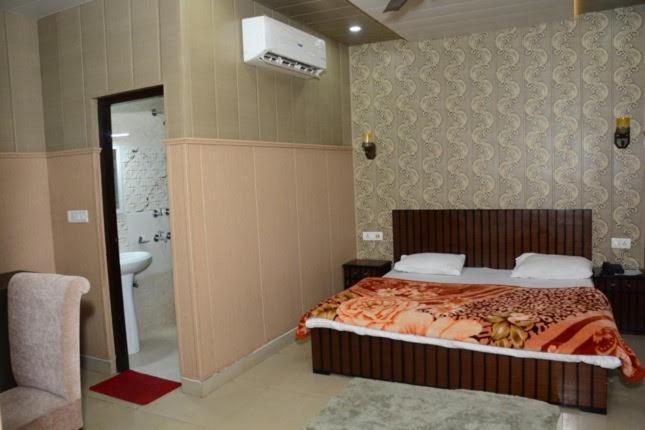 Haldwāni Krazy Hotel מראה חיצוני תמונה