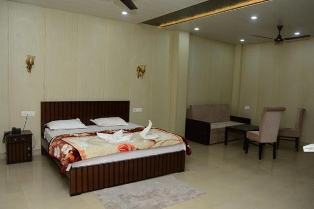 Haldwāni Krazy Hotel מראה חיצוני תמונה