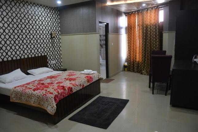 Haldwāni Krazy Hotel מראה חיצוני תמונה