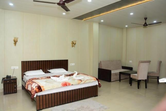 Haldwāni Krazy Hotel מראה חיצוני תמונה